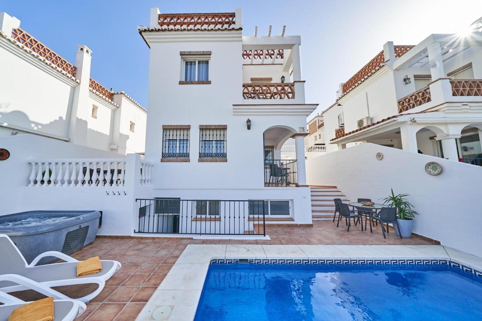 Villa Pura - Private Jacuzzi & Heated Pool Nerja Exteriér fotografie